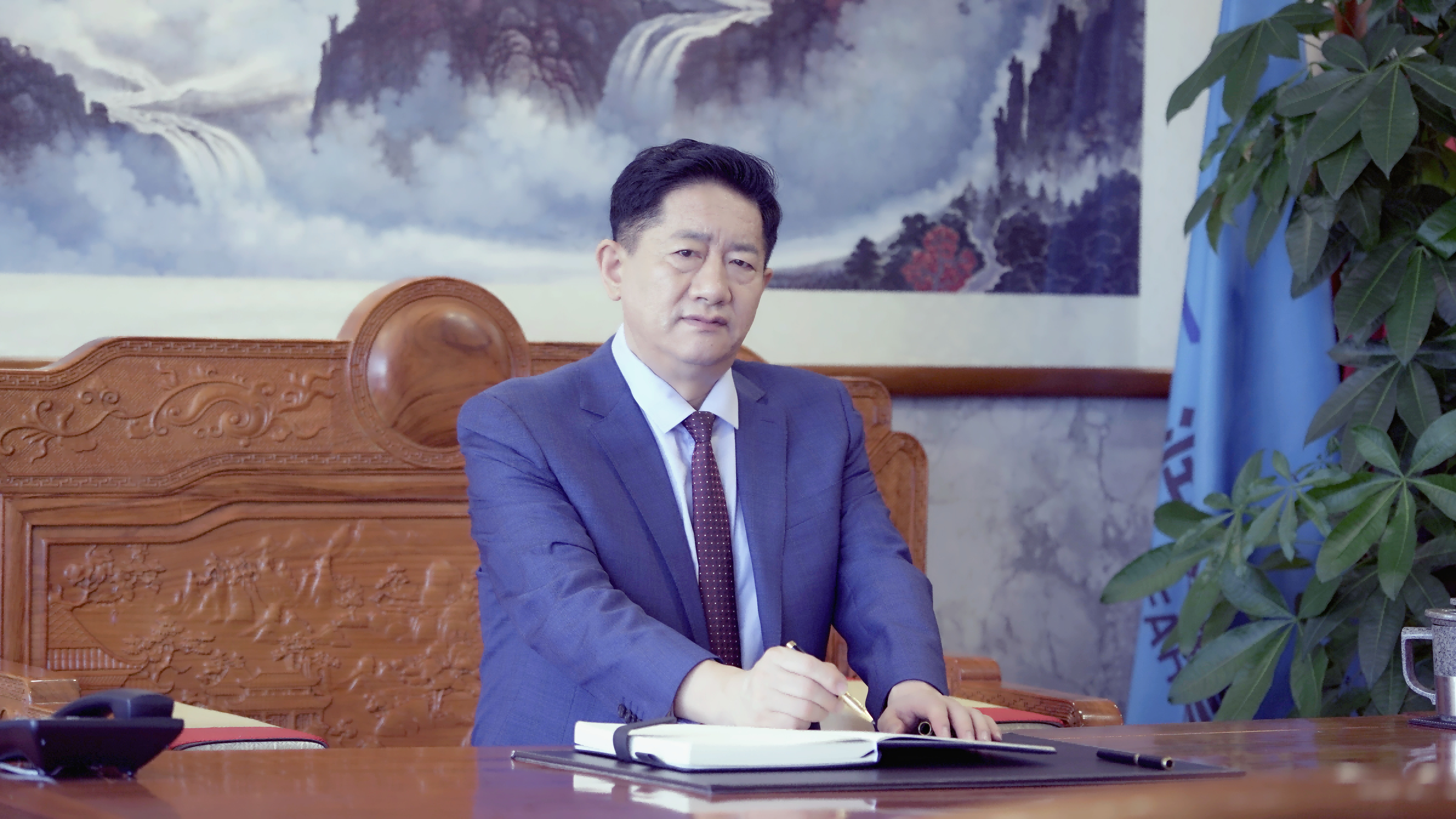 主席照片(1)(1).png